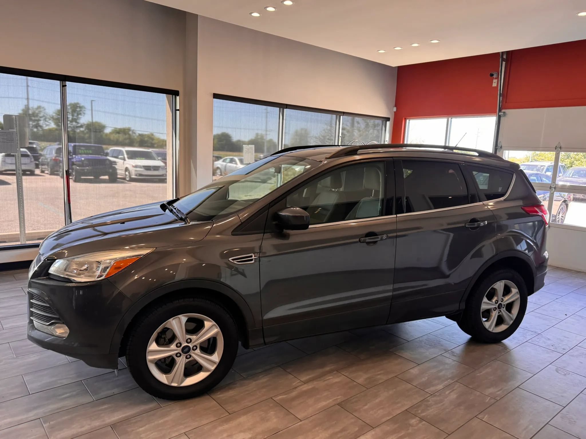 Used 2016 Ford Escape SE w/ SE Leather Comfort Package FWD image 8