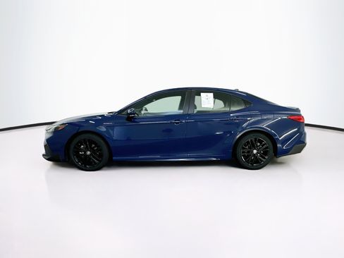 Used 2025 Toyota Camry SE FWD image 4