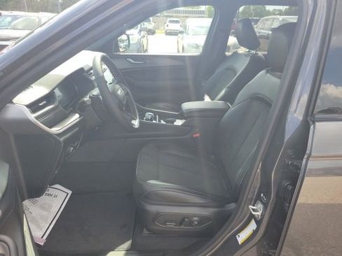 New 2025 Jeep Grand Cherokee Altitude image 18