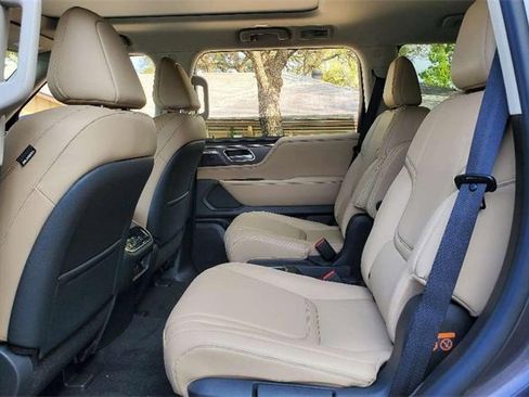 Certified 2025 INFINITI QX80 Pure image 18