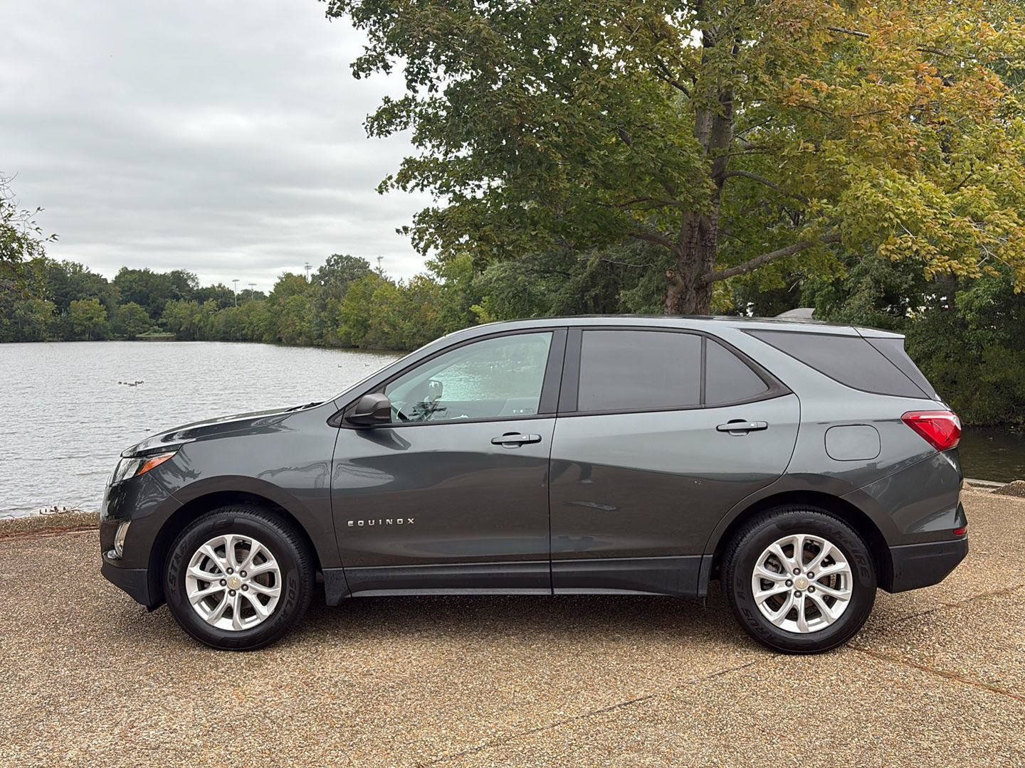 Used 2019 Chevrolet Equinox LS w/ LS Convenience Package FWD image 10