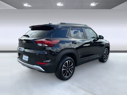 Certified 2026 Chevrolet TrailBlazer LT w/ Convenience Package FWD image 8