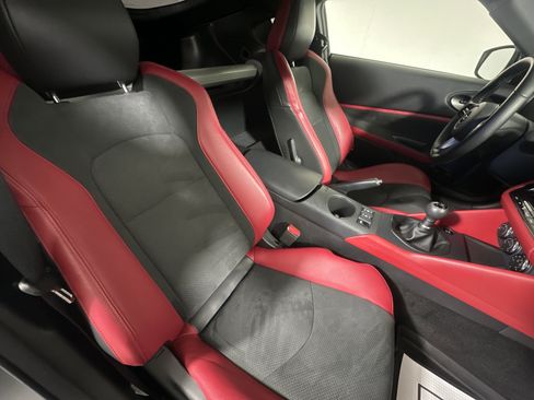 Used 2024 Nissan Z Performance w/ Floor Mat Package image 24