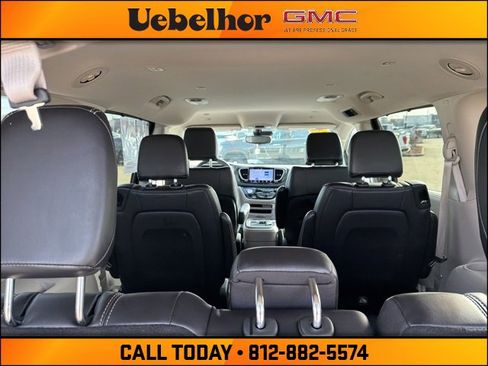 Used 2024 Chrysler Pacifica Touring-L image 10