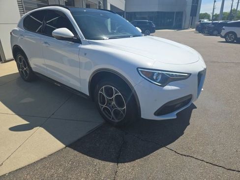 Used 2022 Alfa Romeo Stelvio Ti AWD/4WD image 11