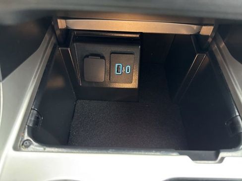 Used 2022 Ford Explorer XLT image 44