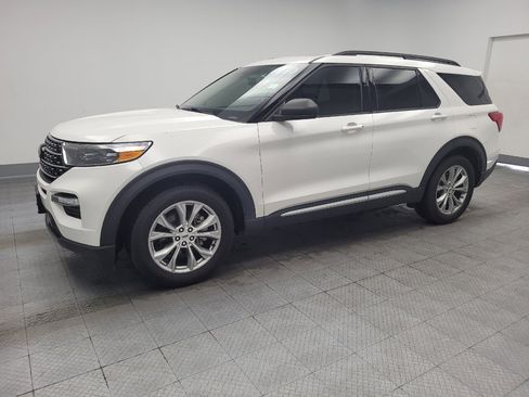Used 2020 Ford Explorer XLT w/ Equipment Group 202A AWD/4WD image 2