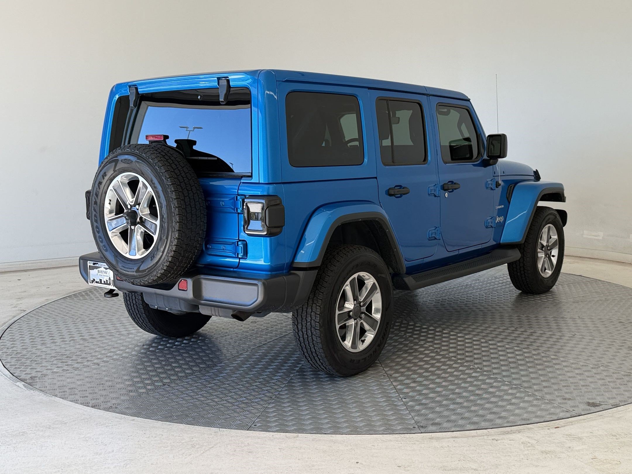 Used 2021 Jeep Wrangler Unlimited Sahara AWD/4WD image 9