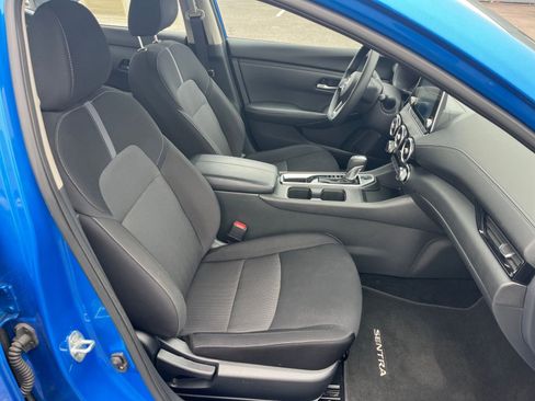 Used 2025 Nissan Sentra SV image 35