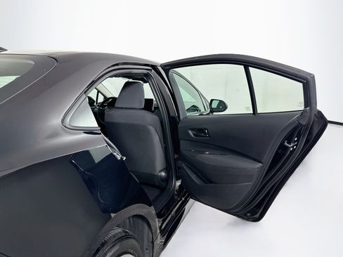 Used 2025 Toyota Corolla LE FWD image 27