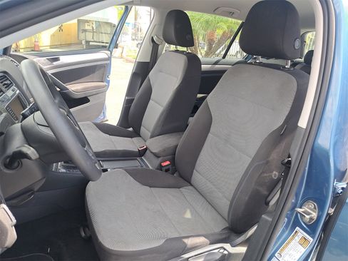 Used 2016 Volkswagen e-Golf SE image 13