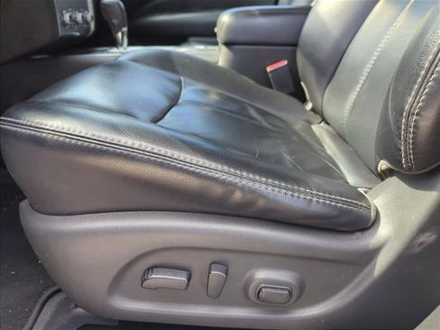 Used 2018 Nissan Pathfinder SL image 10