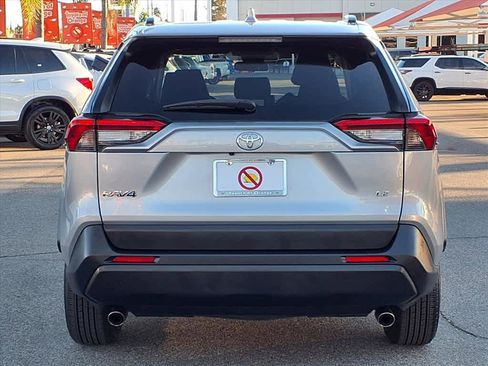 Used 2021 Toyota RAV4 LE image 5