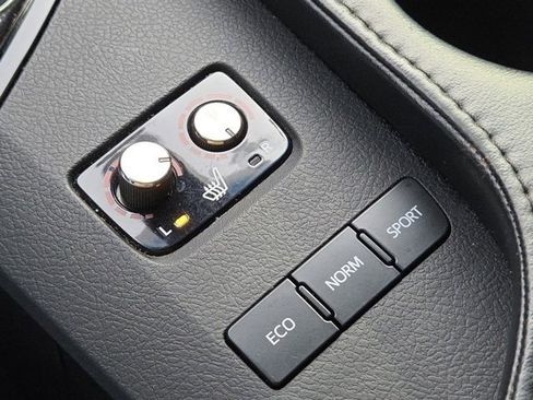 Used 2017 Toyota Avalon XLE Premium image 12