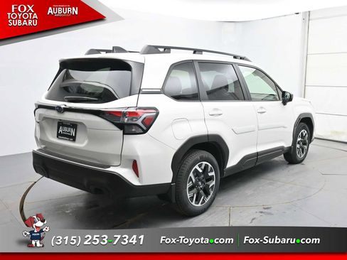 Used 2025 Subaru Forester Premium image 13