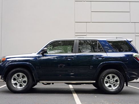 Used 2019 Toyota 4Runner SR5 RWD image 8