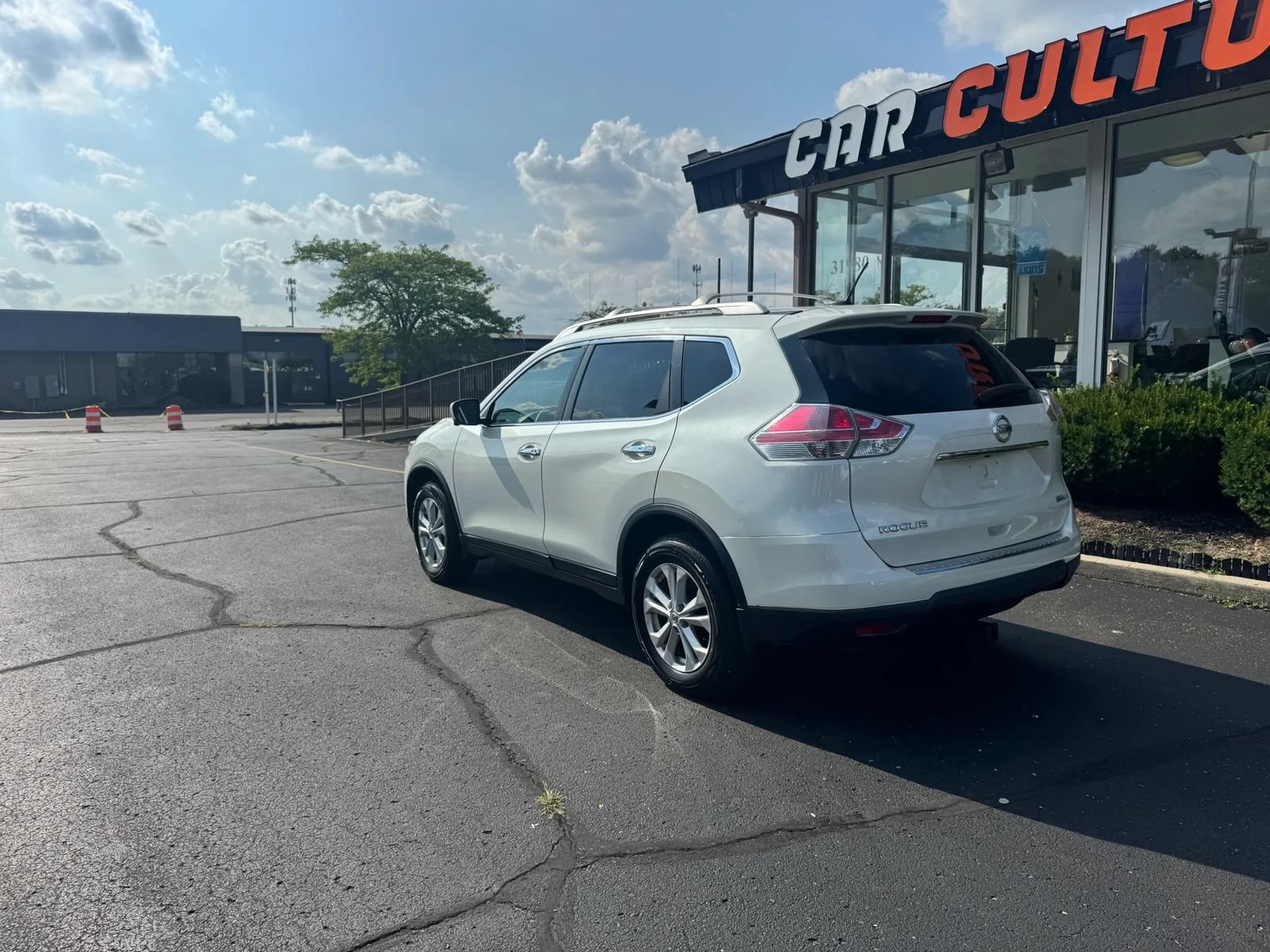 Used 2016 Nissan Rogue SV w/ SV Premium Package AWD/4WD image 4