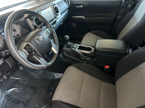 Used 2023 Toyota Tacoma TRD Off-Road w/ Black Out Package (TMS) AWD/4WD image 9