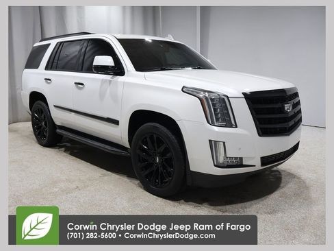 Used 2016 Cadillac Escalade Luxury image 1