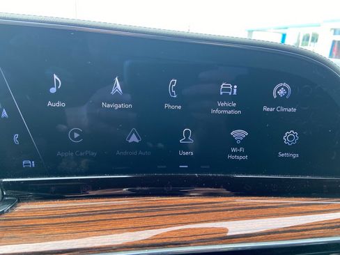 Used 2022 Cadillac Escalade ESV Luxury w/ LPO, Illumination Package AWD/4WD image 24