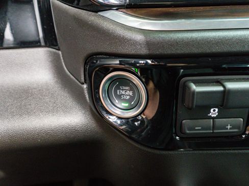 Used 2025 GMC Sierra 2500 SLT w/ SLT Premium Package image 27