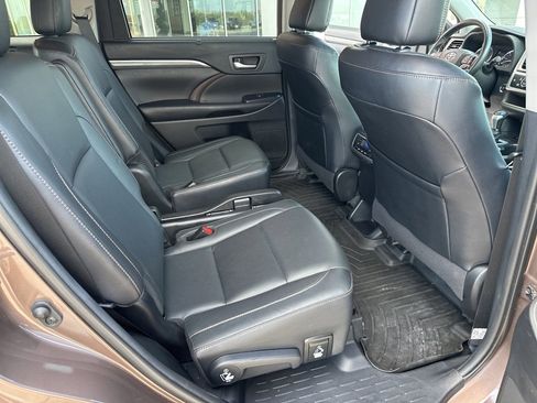 Used 2019 Toyota Highlander Limited image 17