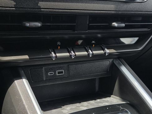 Used 2024 Chevrolet Colorado Trail Boss w/ Technology Package AWD/4WD image 28