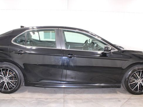 Used 2022 Toyota Camry SE image 11