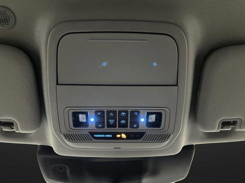 Used 2023 Ford Explorer XLT AWD/4WD image 26
