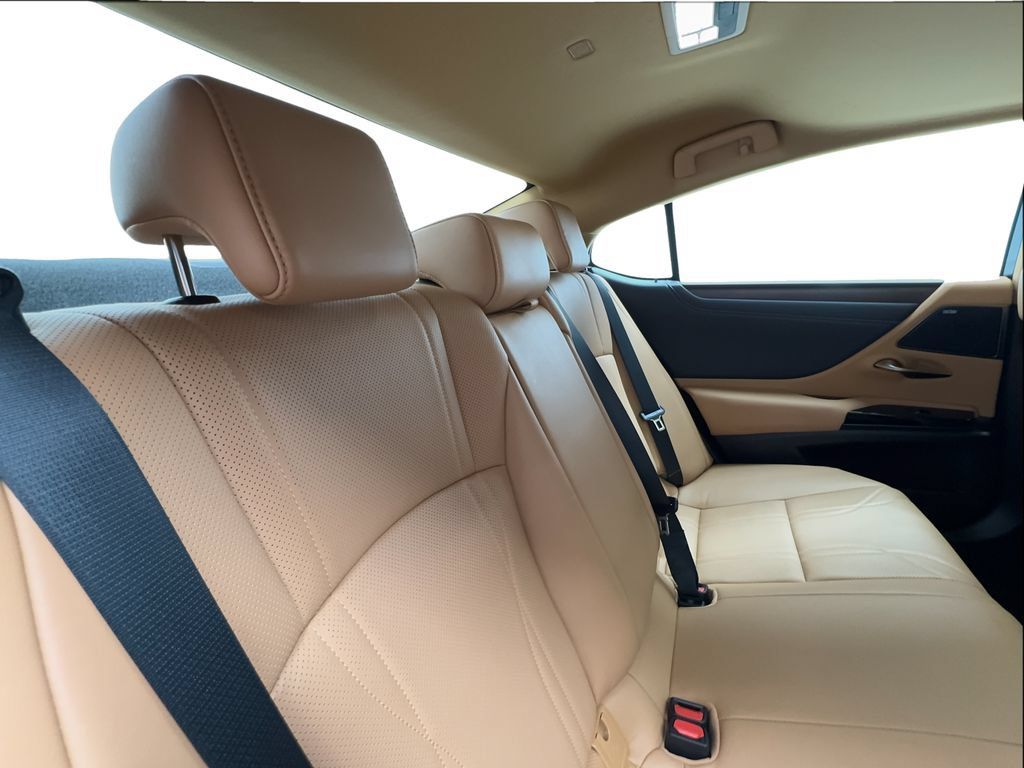 Used 2023 Lexus ES 300h w/ Accessory Package (Z1) FWD image 29