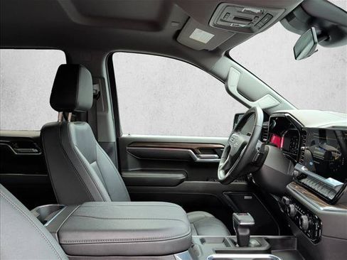 Used 2025 Chevrolet Silverado 1500 LT Trail Boss w/ Convenience Package II AWD/4WD image 24