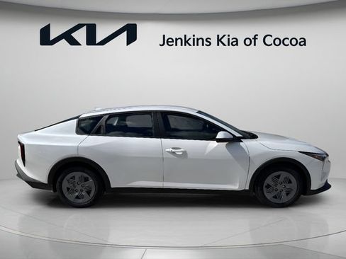 New 2026 Kia K4 FWD image 3