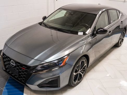 Used 2024 Nissan Altima 2.5 SR FWD image 42