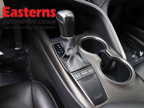Used 2023 Toyota Camry SE FWD image 12