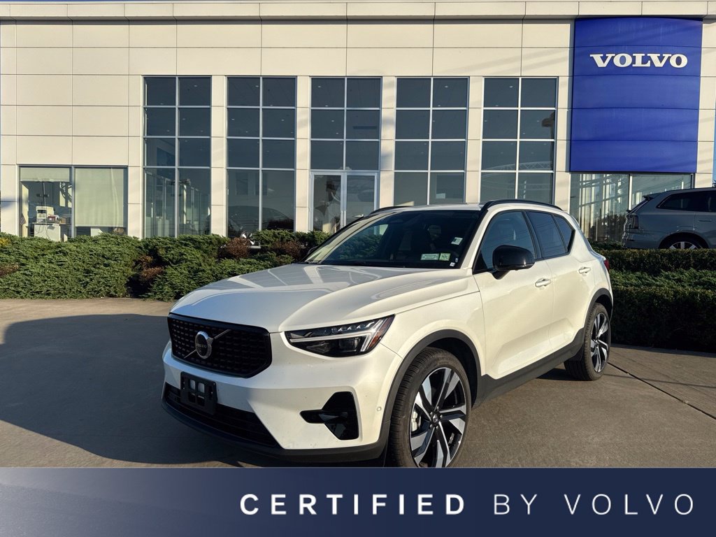 Used 2026 Volvo XC40 B5 Plus AWD/4WD image 1