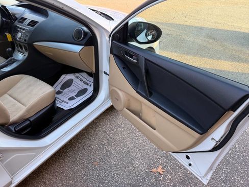 Used 2011 MAZDA MAZDA3 i Touring image 17