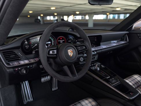 Used 2025 Porsche 911 Turbo S AWD/4WD image 37