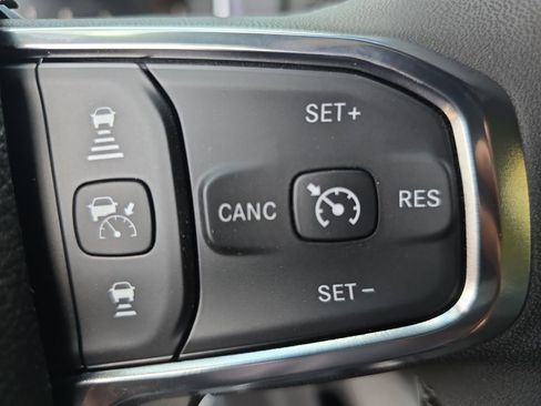 New 2026 RAM 2500 Laramie AWD/4WD image 18