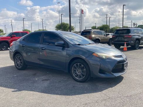 Used 2017 Toyota Corolla L image 2
