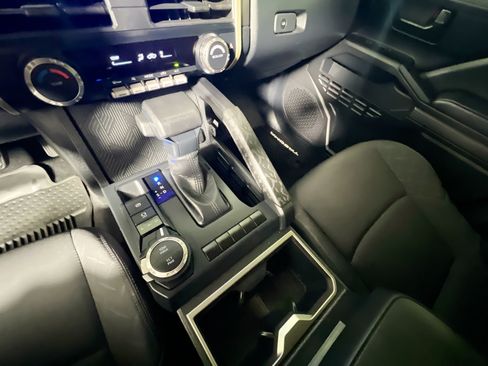 Used 2024 Toyota Tacoma SR5 AWD/4WD image 25