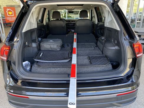 Certified 2022 Volkswagen Tiguan SE w/ Panoramic Sunroof Package FWD image 21