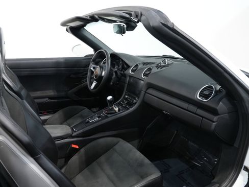 Used 2021 Porsche 718 Boxster Spyder image 36