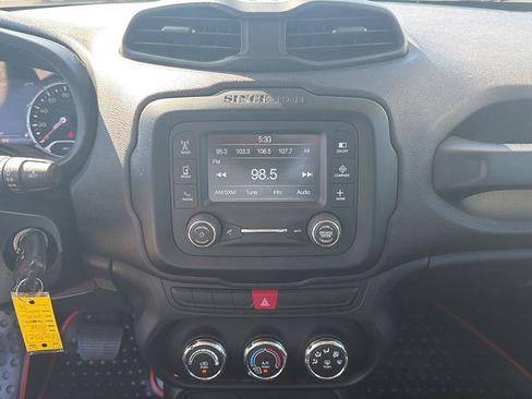 Used 2015 Jeep Renegade Trailhawk AWD/4WD image 11