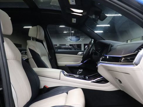 Used 2020 BMW X7 M50i w/ Dynamic Handling Package image 24
