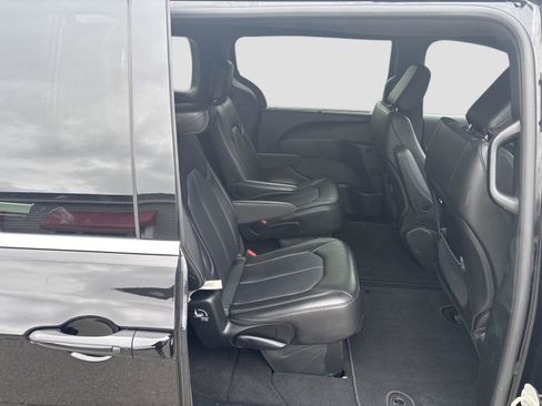 Used 2025 Chrysler Pacifica Select FWD image 23