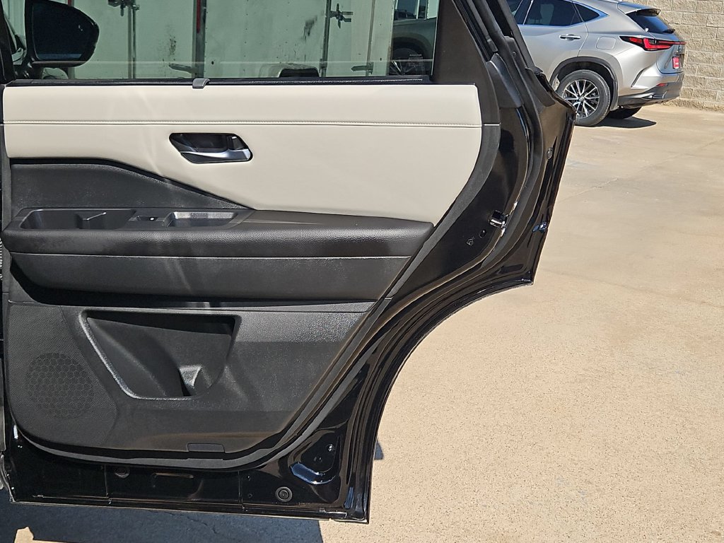 Used 2025 Nissan Pathfinder SL w/ SL Premium Package FWD image 28