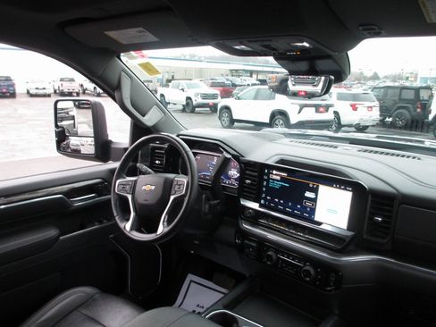 Used 2024 Chevrolet Silverado 2500 LTZ w/ LTZ Convenience Package image 28