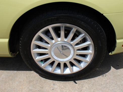 Used 2005 Ford Thunderbird RWD image 7