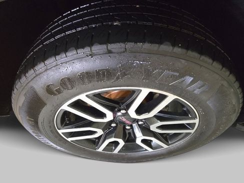 Used 2021 GMC Yukon XL AT4 w/ Technology Package image 33