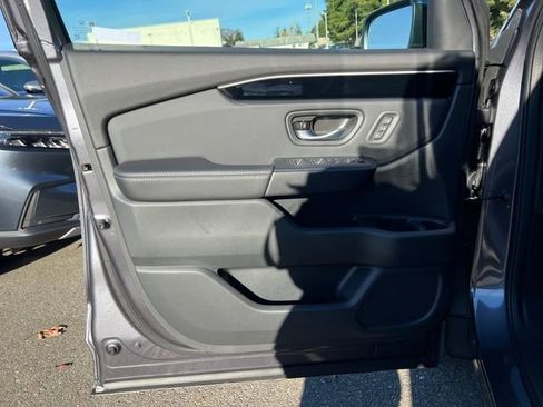 New 2025 Honda Pilot Touring image 16